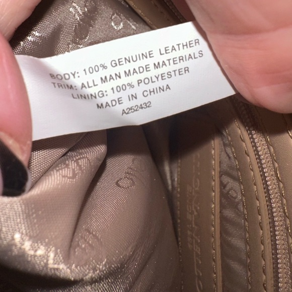 Tignanello gorgeous leather bag with beautiful pink flowers NWT - Picture 9 of 9